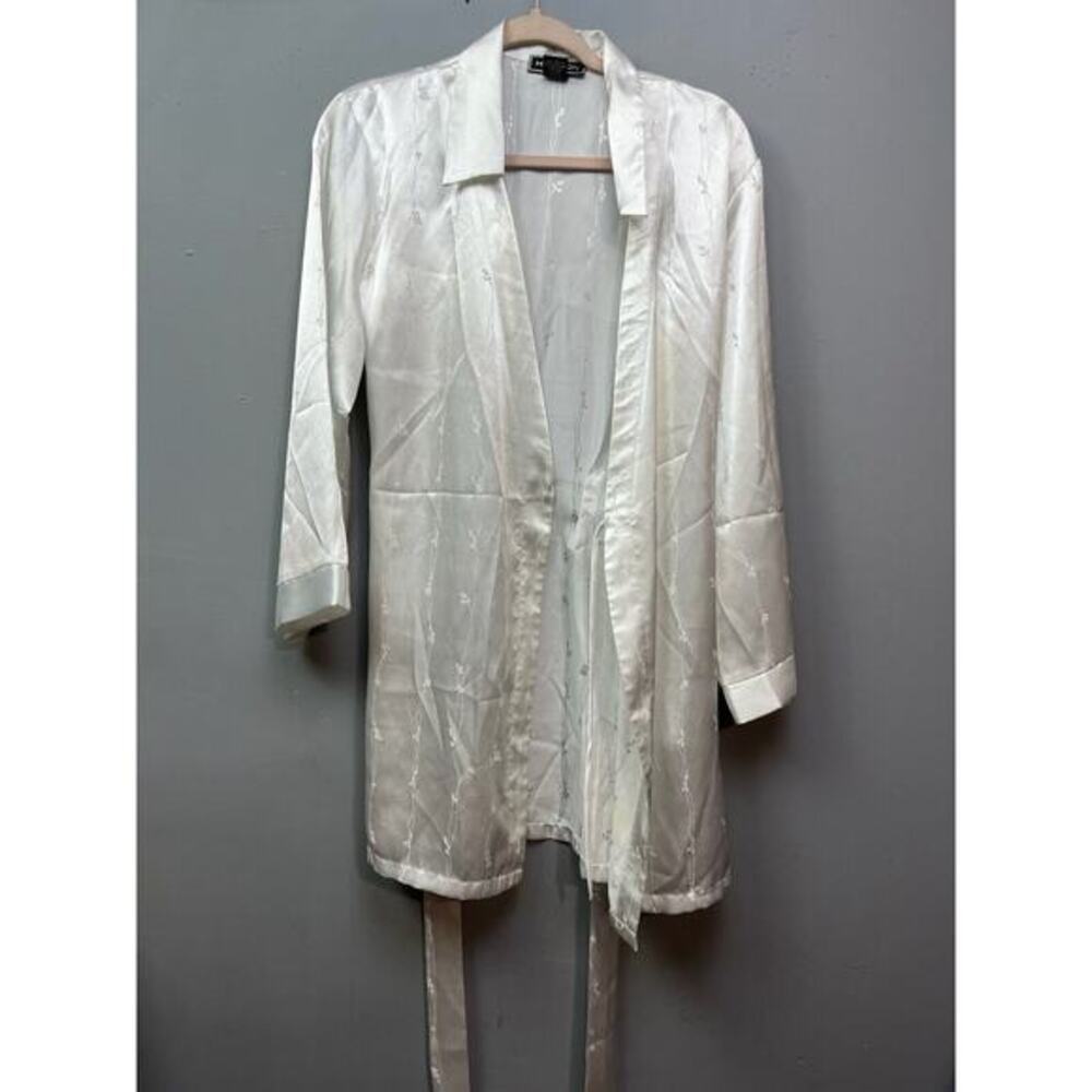 Halston Robe Women's Size XS‎ White Satin-Feel Belted Long Sleeve Flaw